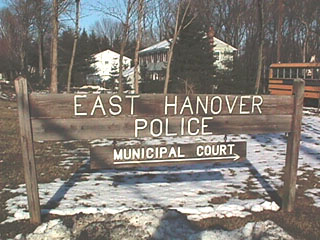 policesign.jpg (41431 bytes)